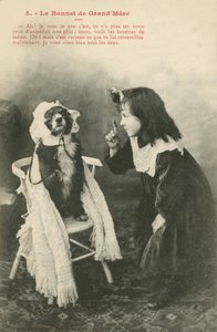 Enfant habillant son chien avec un bonnet - French Photographer