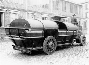 Transporteur fermé pour le transport des déchets ménagers, 1912 - French Photographer