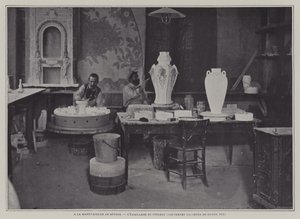 Émaillage au pinceau à la manufacture de porcelaine de Sèvres, France