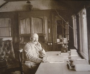 Général Pétain dans son wagon-salon QG pendant la bataille de Verdun, février-décembre 1916 (photo n/b) - French Photographer