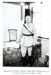 Le général Robert Nivelle (1856-1924) prenant le commandement de l