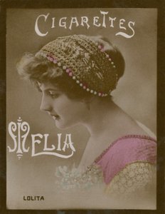 Lolita, fille avec un bonnet - French Photographer