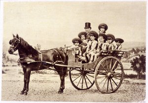 Portrait de Ferdinand de Lesseps (1805 - 1894) et de ses petits-enfants - French Photographer