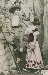 Deux filles en costume avec des cerises