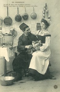 Servante assise sur les genoux d