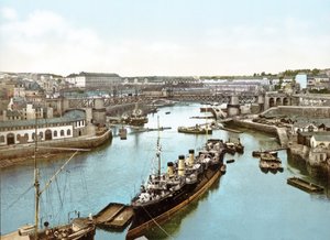 Navires amarrés sur la rivière Penfeld, Brest, 1890-1900 - French Photographer