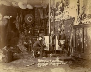 Le peintre français Rochegrosse photographié dans son atelier, c.1885 (tirage à la gélatine argentique) - French Photographer