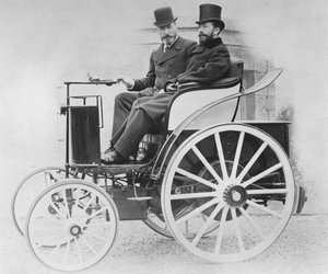 La voiture électrique Jeantaud, 1896 - French Photographer