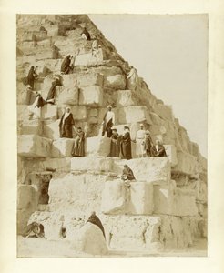 Touristes à la Grande Pyramide de Gizeh - French Photographer