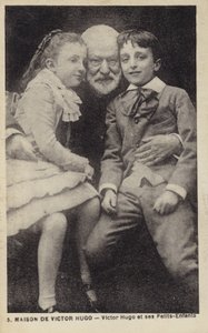 Victor Hugo (1802-1885), poète, romancier et dramaturge français, avec ses petits-enfants - French Photographer