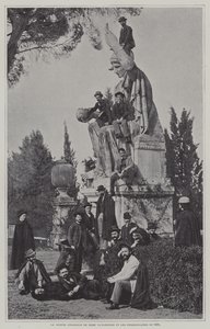Visiteurs à la statue de Rome Victorieuse