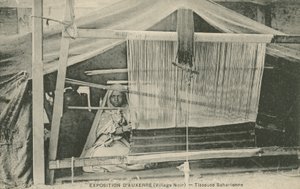 Fille tissant