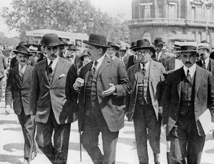 Édouard Herriot après la réunion du Cartel des Gauches au Palais d