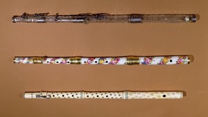 3 flûtes (ivoire, porcelaine et cristal)