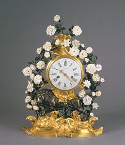 Une horloge Louis XV, Vincennes/Mennecy, c.1750 - French School
