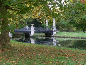 Vue du pont des jardins anglais, Le Pont des Grandes Hommes