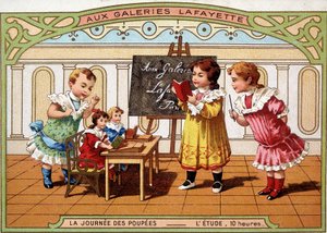 Carte publicitaire pour les Galeries Lafayette : petites filles jouant à la maîtresse, avec leurs poupées. - French School