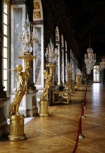 Architecture : vue de la Galerie des Glaces restaurée. Versailles. Musée du Château - French School