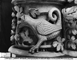 Basilic, chapiteau de la cathédrale Notre-Dame de Reims (moulage en plâtre de pierre) - French School