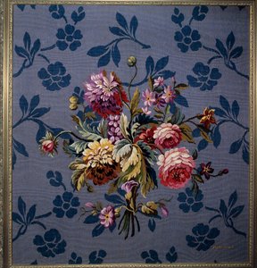 Bouquet de fleurs sur fond bleu. Tapisserie des manufactures d
