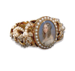 Bracelet contenant une miniature de Victoire, duchesse de Nemours - French School