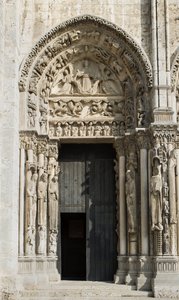 Cathédrale de Chartres, baie à gauche du portail royal face à l