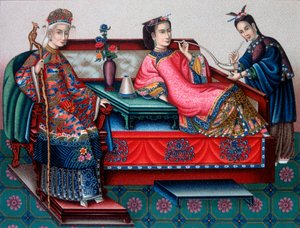 Femmes nobles chinoises fumant de l