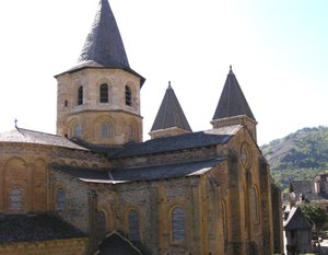 Église de Sainte-Foy, commencée vers 1050 par l