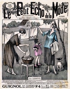 Couverture du journal "Le petit écho de la mode" - deux femmes avec une fille et un chien étendent le linge à sécher dehors, n°32 du 8 août