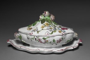 Saucière couverte avec support attaché, manufacture Veuve Perrin, vers 1765 - French School