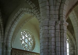 La rosace sur le mur est du transept sud - French School