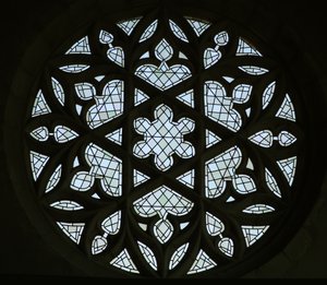 La rosace sur le mur est du transept sud - French School