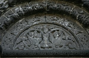 Le tympan au-dessus de la porte nord - French School