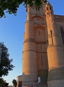 Dépeignant la tour ouest