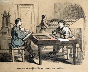 Description des cinq sens : détail du toucher, de jeunes garçons aveugles utilisent le toucher pour déchiffrer des textes grâce à l