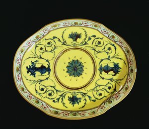 Plat avec un fond jaune, Atelier de Sèvres - French School