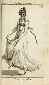 Femme à la mode dans une robe de bal dansant