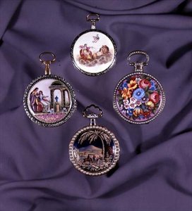 Quatre boîtiers de montre ornés de bijoux et d