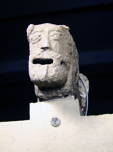 Gargouille avec la Langue Pendante
