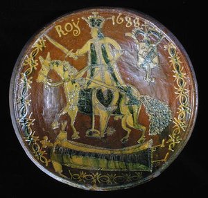 Grand plat rond représentant Louis XIV (1638-1715) à cheval, 1688 - French School