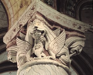 Monstre dévorant un humain, chapiteau de colonne - French School
