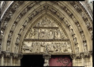 Portail du transept nord, détail du tympan représentant des scènes de l