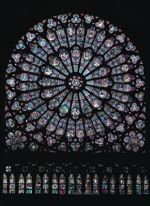 Rosace du transept nord représentant la Vierge et l