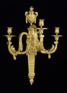 Une des deux appliques à trois branches Louis XVI, vers 1775