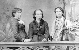 Portrait de Louise Michel entre Marie Ferré et Paule Minck - 1871 - - French School