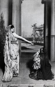 Carte postale représentant Sarah Bernhardt (1844-1923) dans Phèdre de Jean Racine (1639-99) fin XIXe siècle - French School