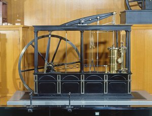 Reconstruction de la machine à vapeur conçue par James Watt (cuivre et verre)