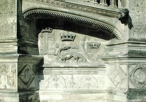Relief du Grand Escalier représentant les armoiries de François Ier avec une salamandre - French School
