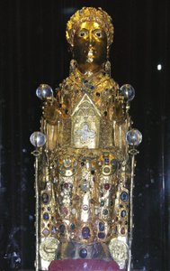 Statue reliquaire de Sainte-Foy, vers 980 (or, argent, bois, pierres précieuses et semi-précieuses)