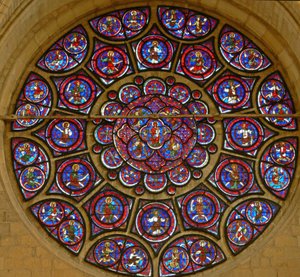 Rosace représentant la Vierge Marie entourée des douze apôtres et des vingt-quatre anciens de l